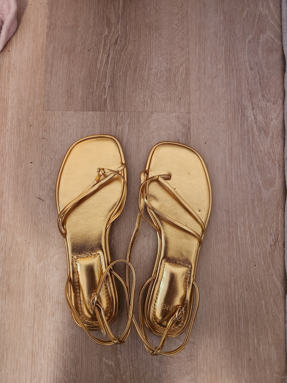 Gold Strappy Flat Sandals - Mango Women